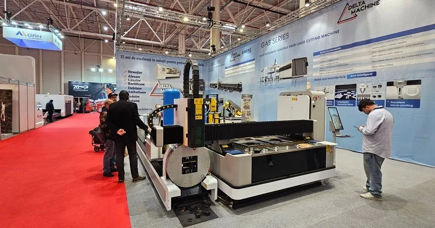Stand expoziție cu echipamente CNC și laser
